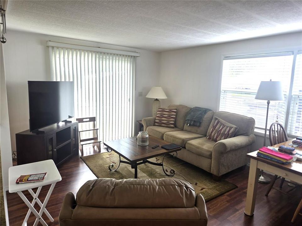 En Venta: $164,800 (2 camas, 2 baños, 1325 Pies cuadrados)