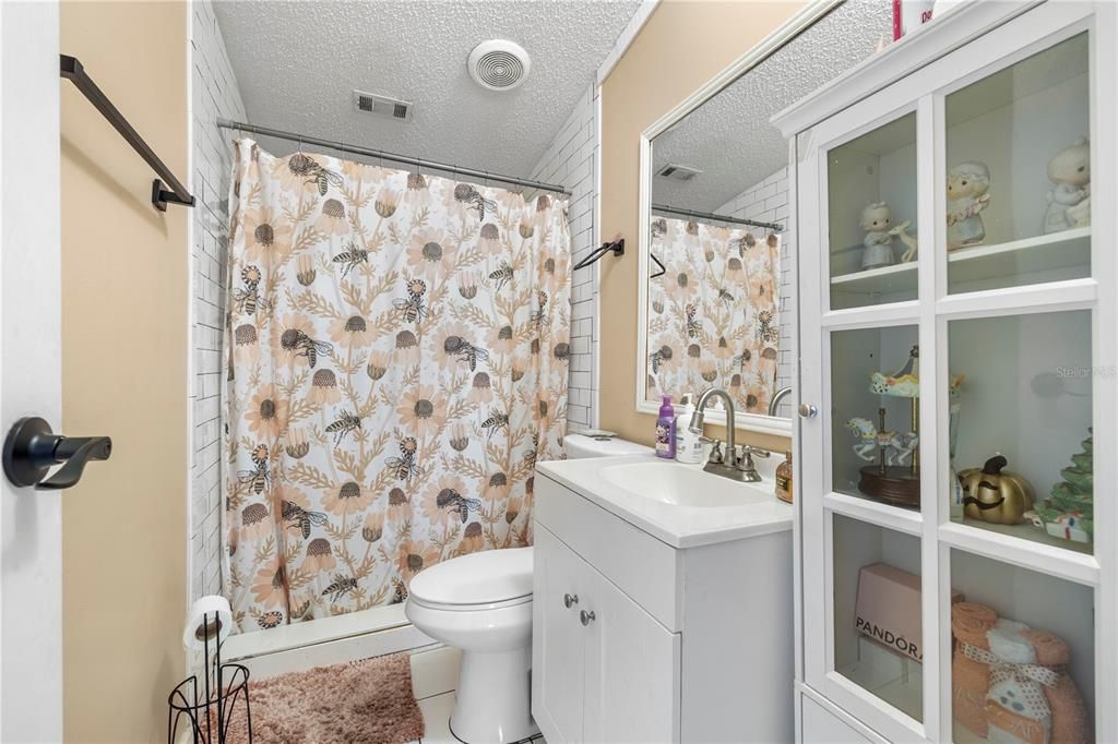 На продажу: $255,000 (4 спален, 2 ванн, 1440 Квадратных фут)