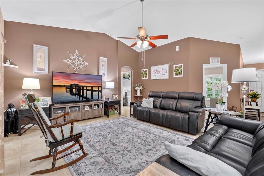 For Sale: $415,000 (4 beds, 2 baths, 2208 Square Feet)