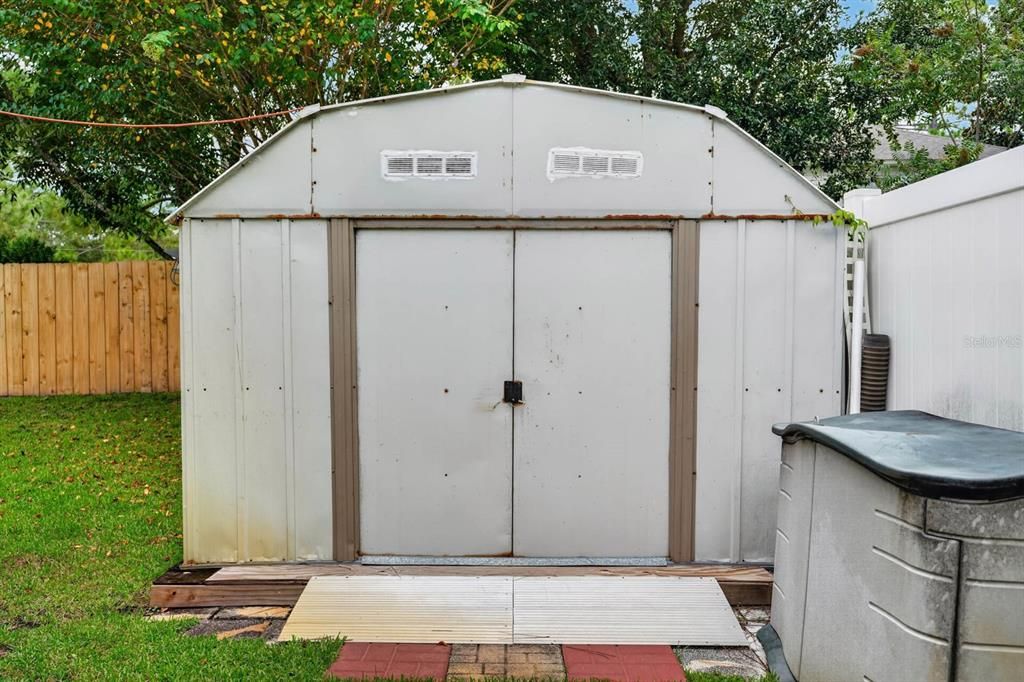 For Sale: $415,000 (4 beds, 2 baths, 2208 Square Feet)