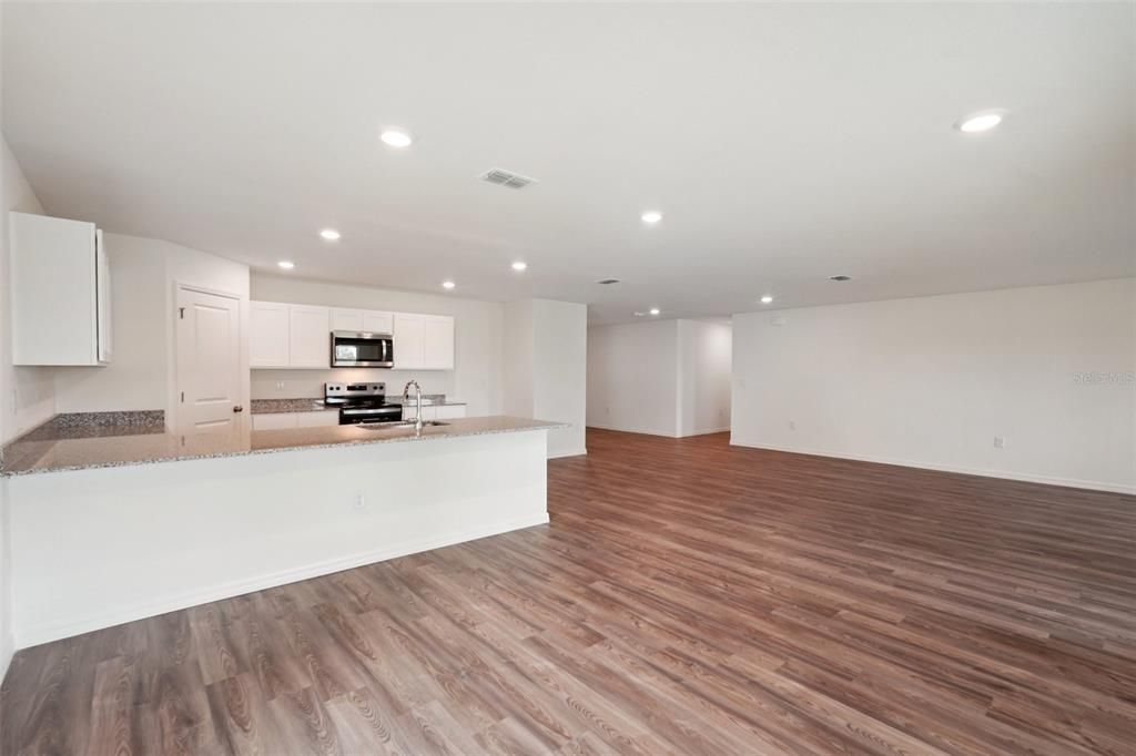 For Sale: $379,990 (4 beds, 2 baths, 2286 Square Feet)