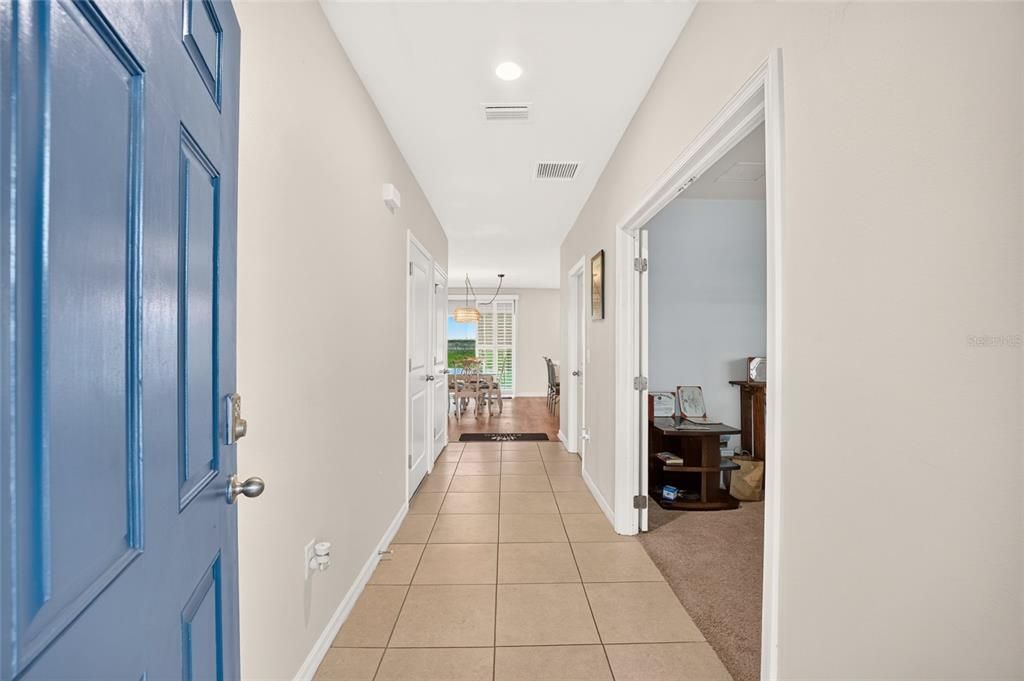 En Venta: $325,000 (4 camas, 2 baños, 2382 Pies cuadrados)