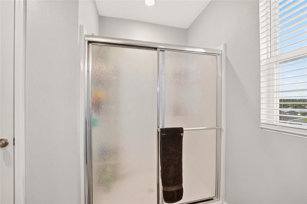 En Venta: $325,000 (4 camas, 2 baños, 2382 Pies cuadrados)
