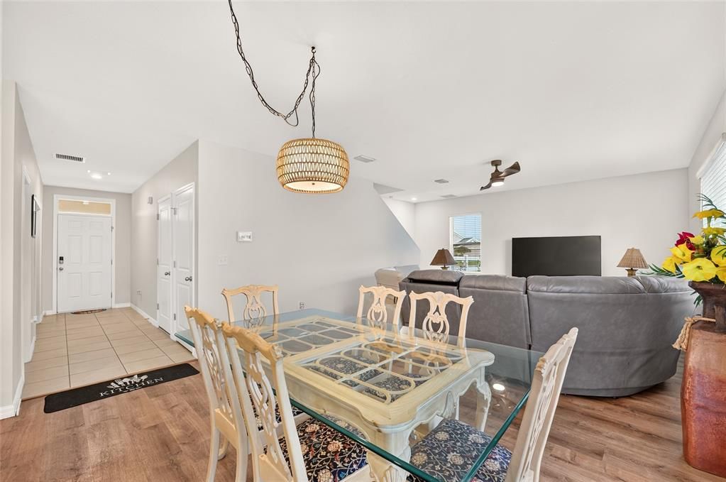 En Venta: $325,000 (4 camas, 2 baños, 2382 Pies cuadrados)