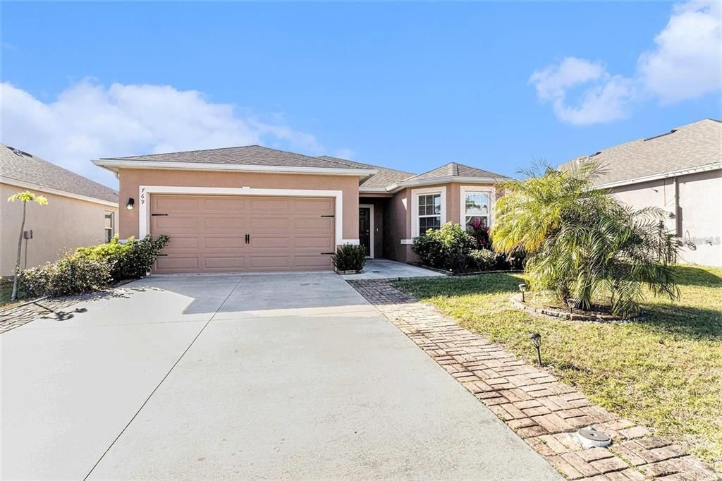Recently Rented: $2,100 (3 beds, 2 baths, 1726 Square Feet)