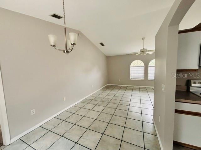 For Rent: $1,950 (3 beds, 2 baths, 1372 Square Feet)