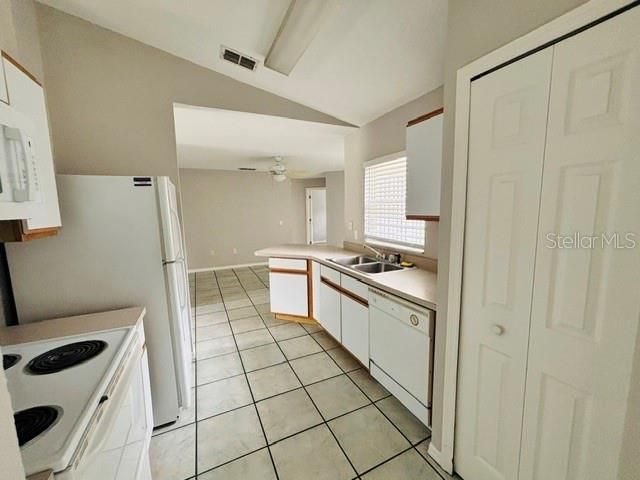 For Rent: $1,950 (3 beds, 2 baths, 1372 Square Feet)