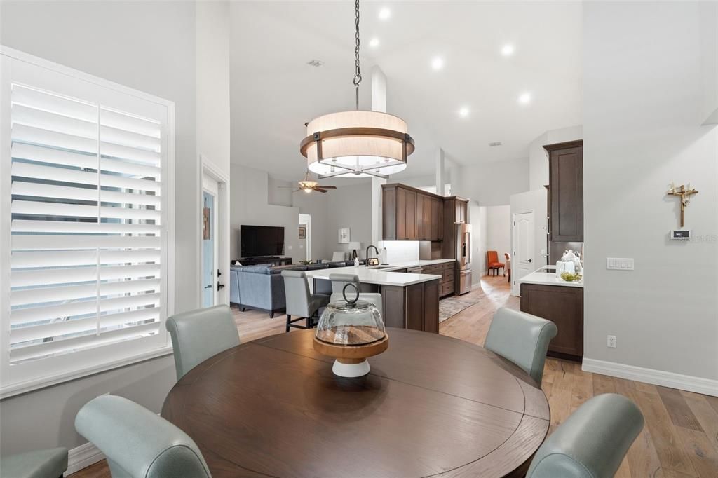 Activo con contrato: $630,000 (4 camas, 3 baños, 2590 Pies cuadrados)