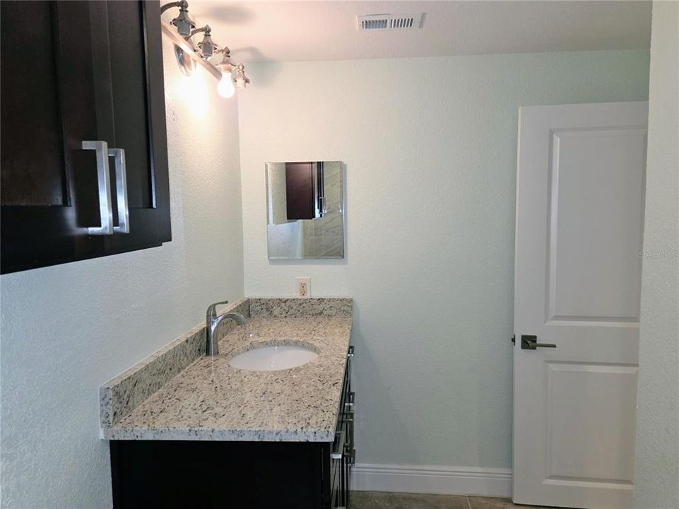 For Rent: $1,800 (1 beds, 1 baths, 645 Square Feet)