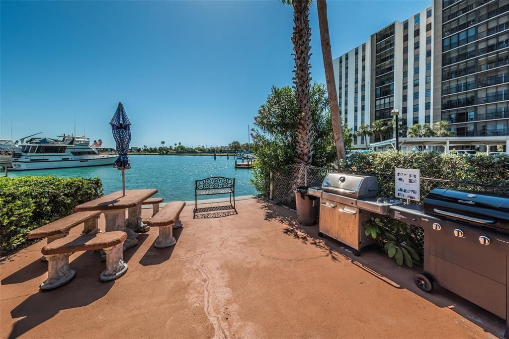 For Rent: $1,800 (1 beds, 1 baths, 645 Square Feet)