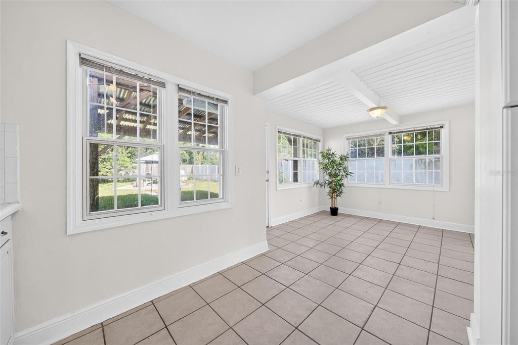 Activo con contrato: $299,000 (2 camas, 1 baños, 702 Pies cuadrados)