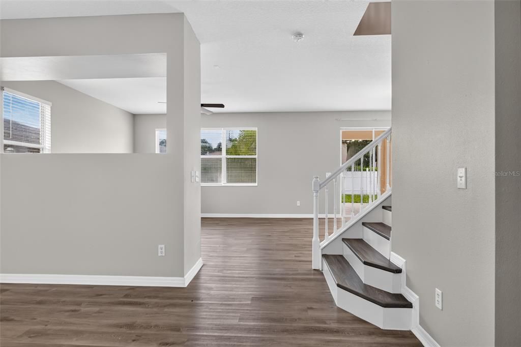 Activo con contrato: $419,900 (4 camas, 2 baños, 2380 Pies cuadrados)