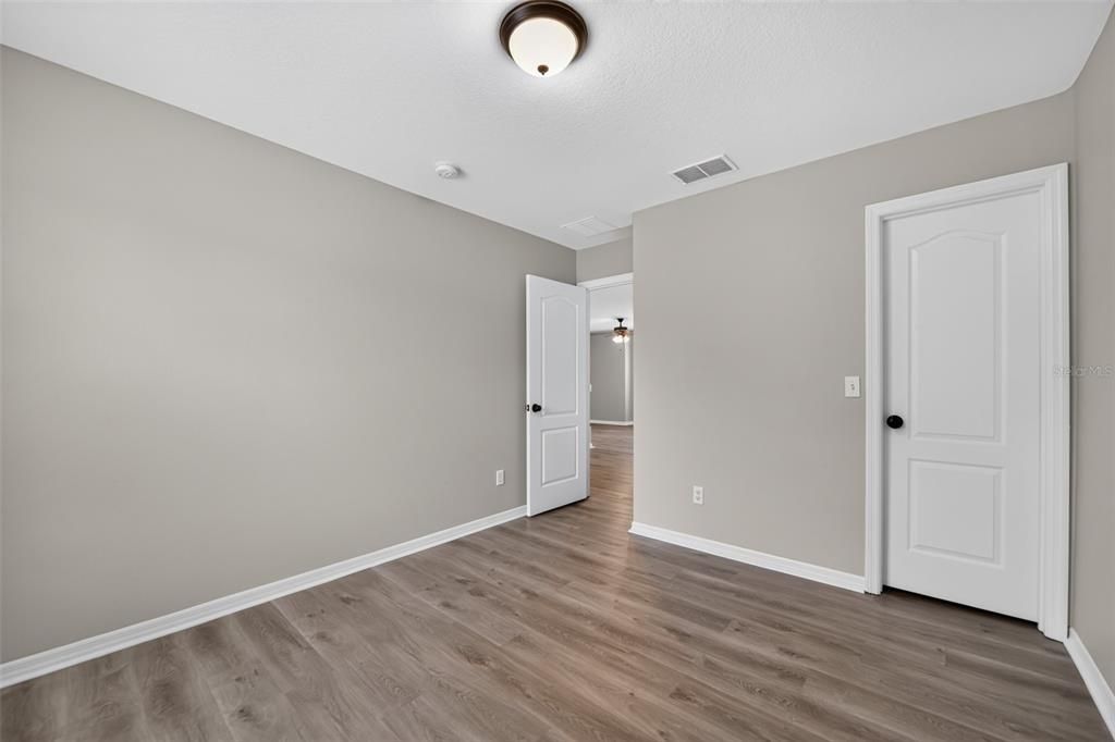 Activo con contrato: $419,900 (4 camas, 2 baños, 2380 Pies cuadrados)