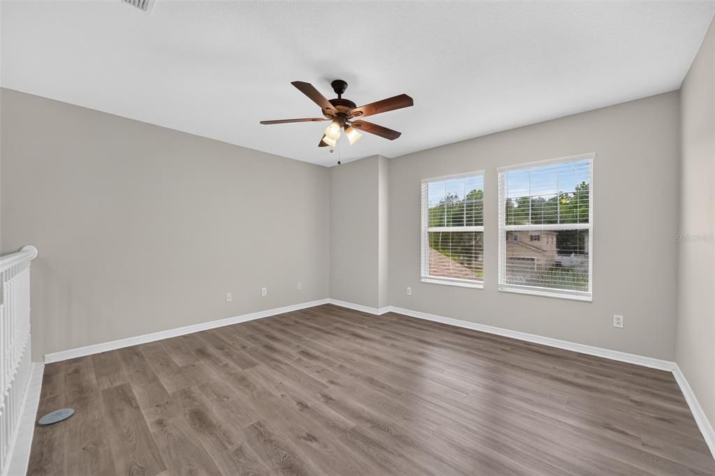 Activo con contrato: $419,900 (4 camas, 2 baños, 2380 Pies cuadrados)