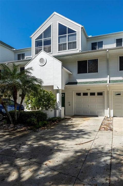 For Sale: $462,000 (3 beds, 3 baths, 1749 Square Feet)