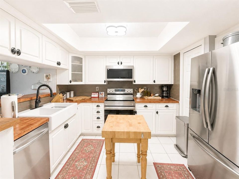 For Sale: $462,000 (3 beds, 3 baths, 1749 Square Feet)