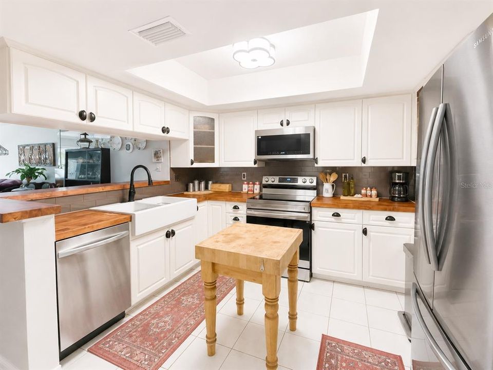 For Sale: $462,000 (3 beds, 3 baths, 1749 Square Feet)