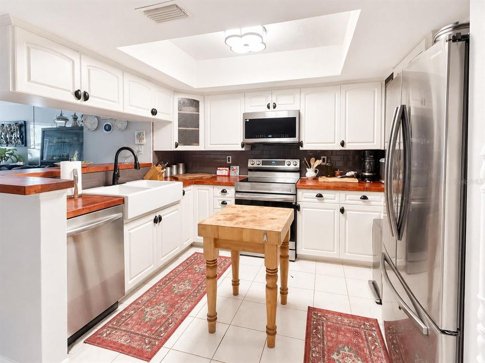 For Sale: $462,000 (3 beds, 3 baths, 1749 Square Feet)