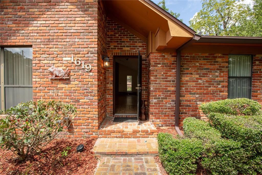 For Sale: $370,000 (3 beds, 2 baths, 2274 Square Feet)