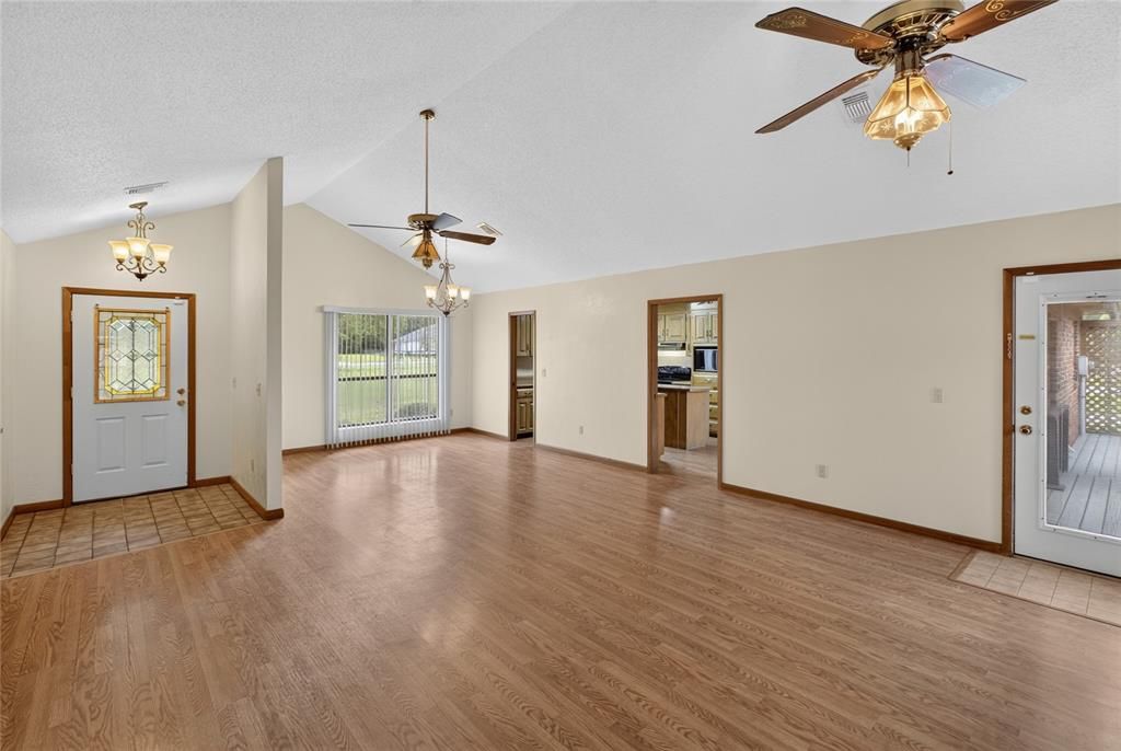 For Sale: $370,000 (3 beds, 2 baths, 2274 Square Feet)