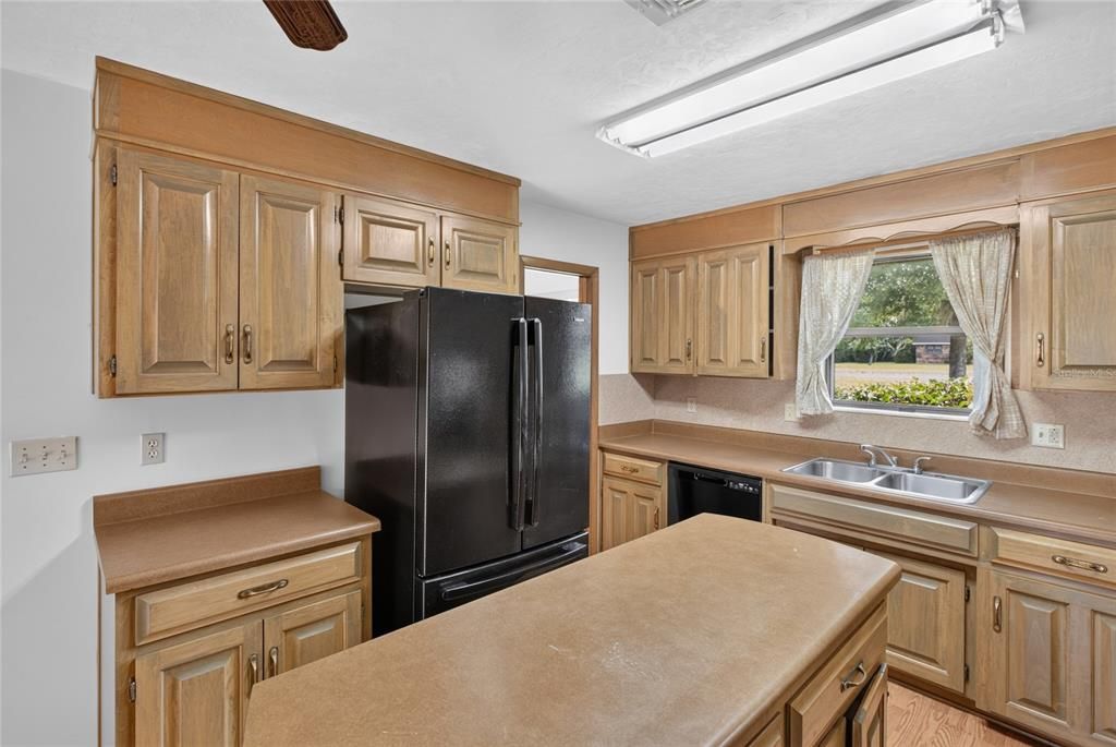 For Sale: $370,000 (3 beds, 2 baths, 2274 Square Feet)