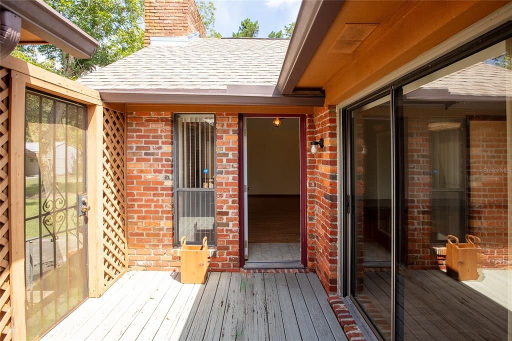For Sale: $370,000 (3 beds, 2 baths, 2274 Square Feet)