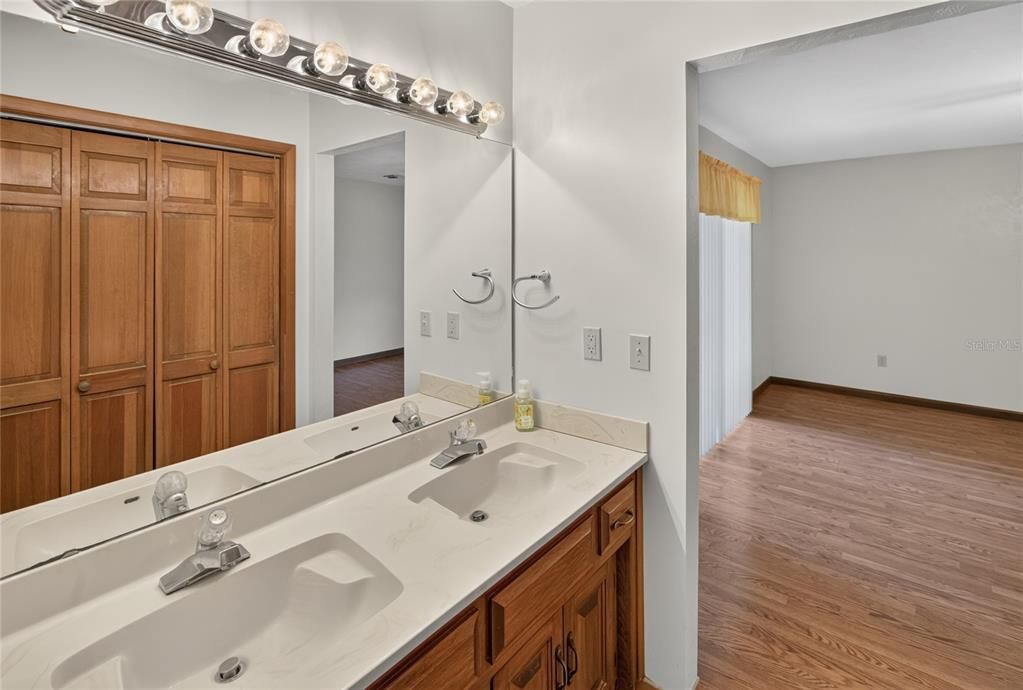 For Sale: $370,000 (3 beds, 2 baths, 2274 Square Feet)