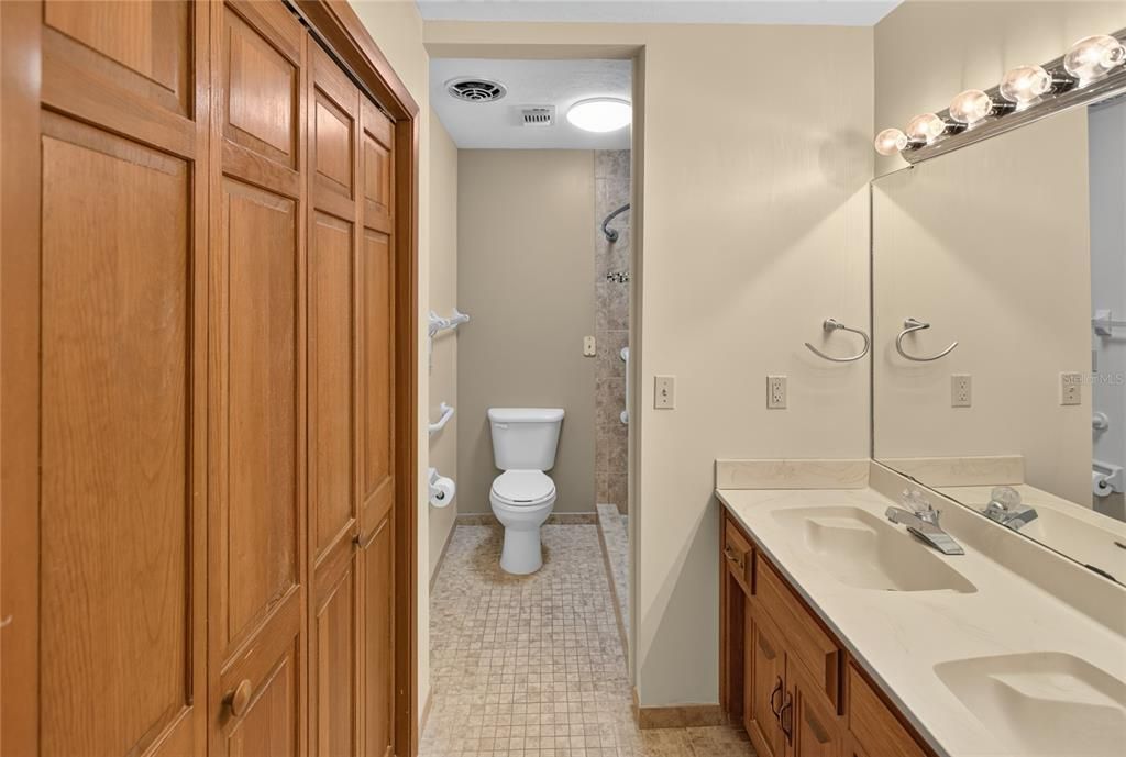 For Sale: $370,000 (3 beds, 2 baths, 2274 Square Feet)