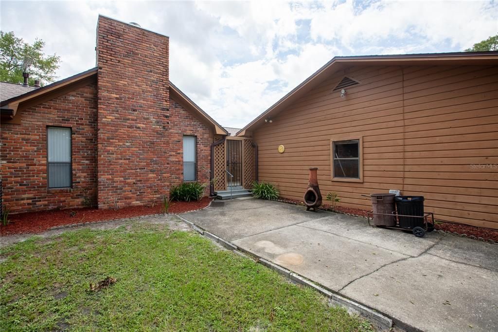 For Sale: $370,000 (3 beds, 2 baths, 2274 Square Feet)
