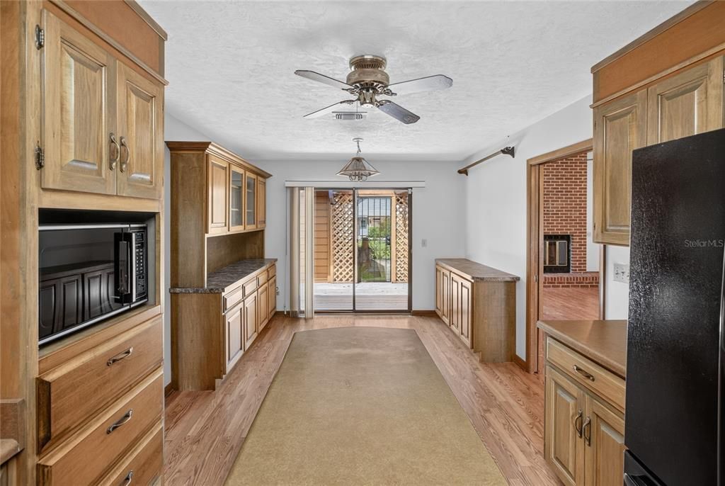 For Sale: $370,000 (3 beds, 2 baths, 2274 Square Feet)
