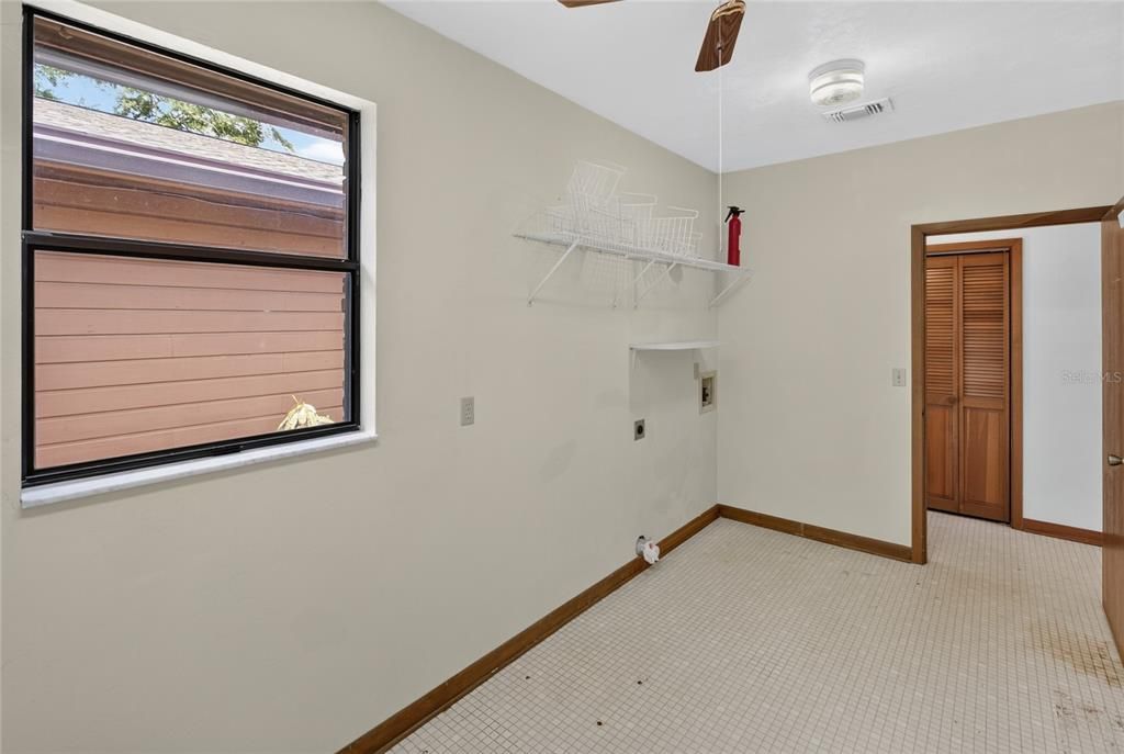 For Sale: $370,000 (3 beds, 2 baths, 2274 Square Feet)