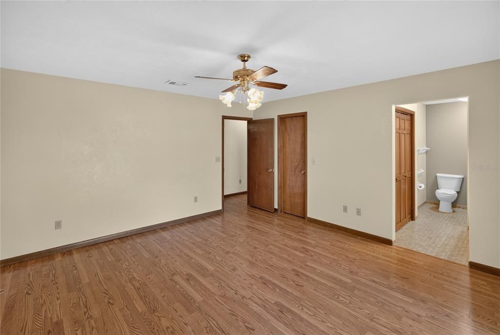 For Sale: $370,000 (3 beds, 2 baths, 2274 Square Feet)