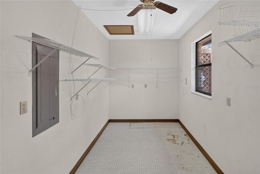 For Sale: $370,000 (3 beds, 2 baths, 2274 Square Feet)