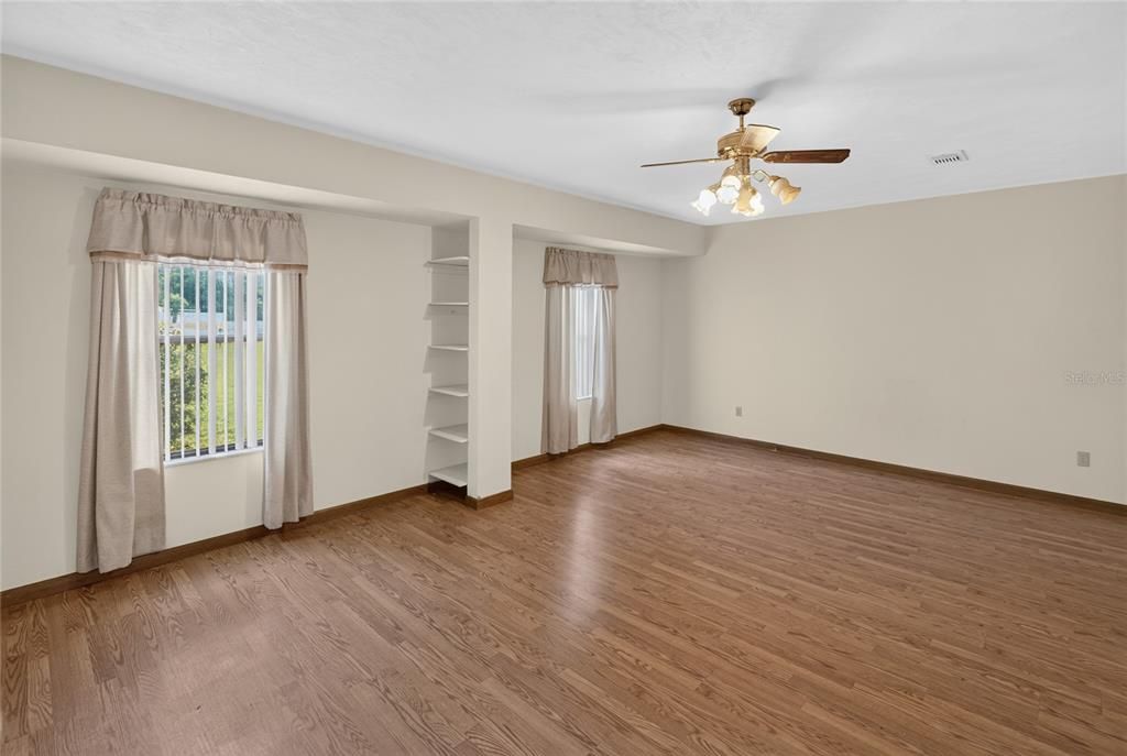 For Sale: $370,000 (3 beds, 2 baths, 2274 Square Feet)