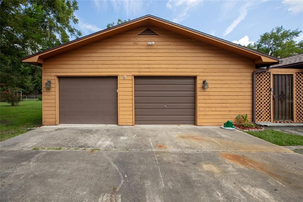 For Sale: $370,000 (3 beds, 2 baths, 2274 Square Feet)