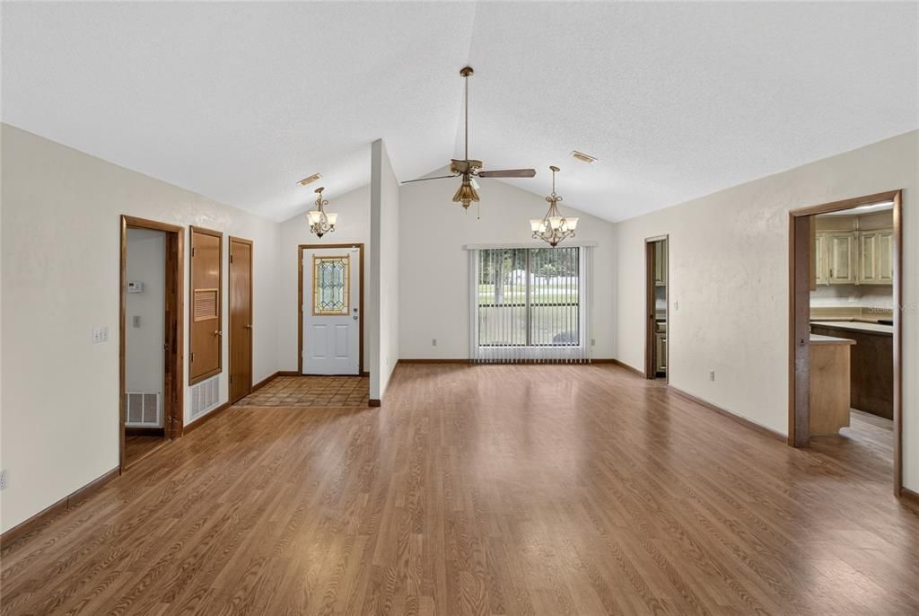For Sale: $370,000 (3 beds, 2 baths, 2274 Square Feet)