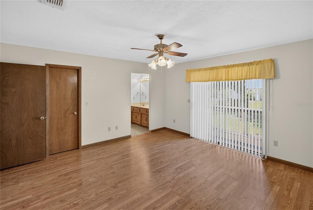 For Sale: $370,000 (3 beds, 2 baths, 2274 Square Feet)