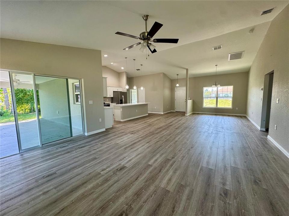 For Sale: $385,000 (3 beds, 2 baths, 1927 Square Feet)