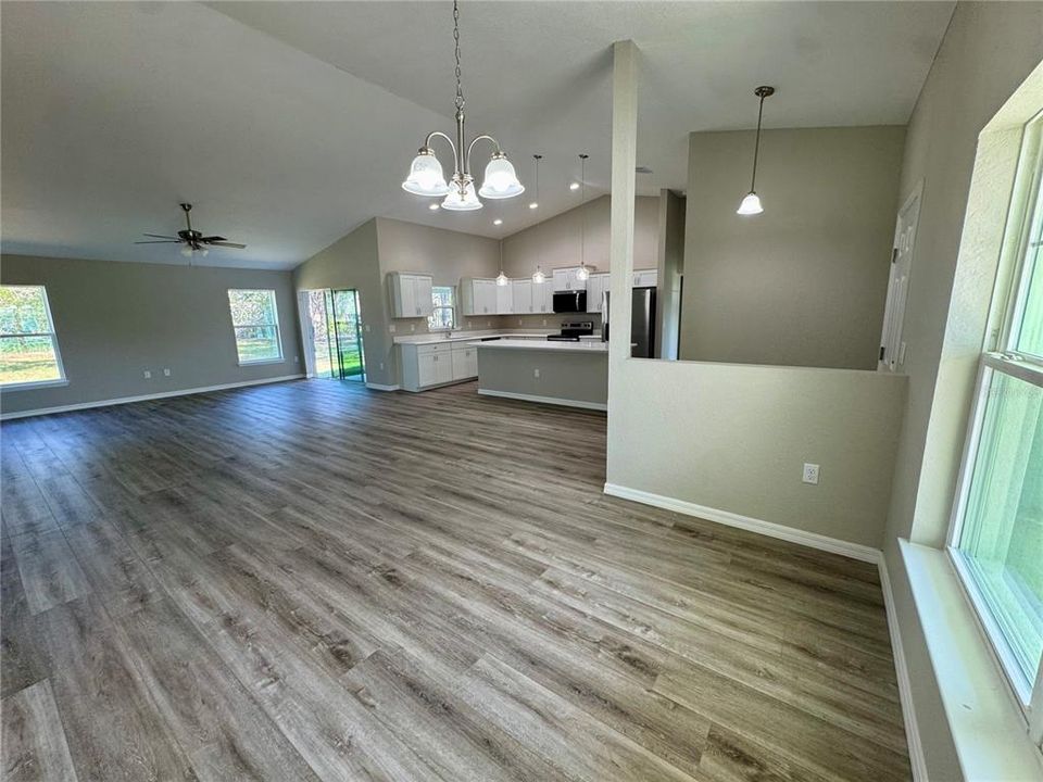 For Sale: $385,000 (3 beds, 2 baths, 1927 Square Feet)