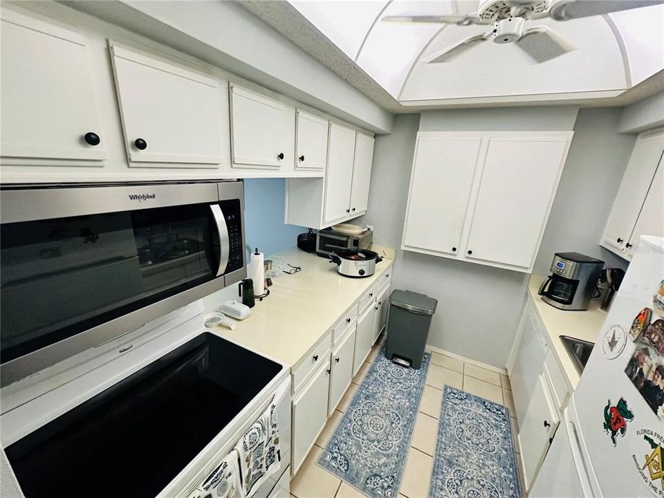 For Rent: $2,900 (2 beds, 2 baths, 1212 Square Feet)