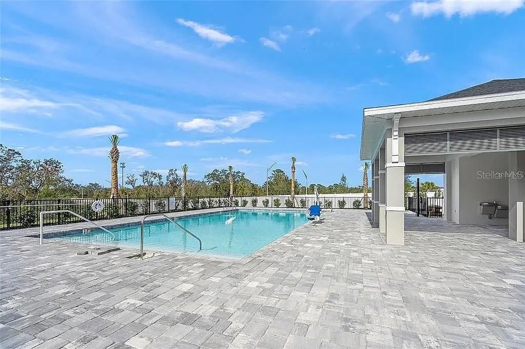 For Rent: $2,050 (3 beds, 2 baths, 1347 Square Feet)