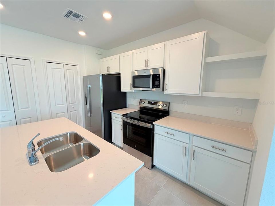 For Rent: $2,050 (3 beds, 2 baths, 1347 Square Feet)