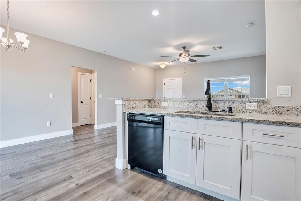 For Sale: $270,000 (3 beds, 2 baths, 1334 Square Feet)