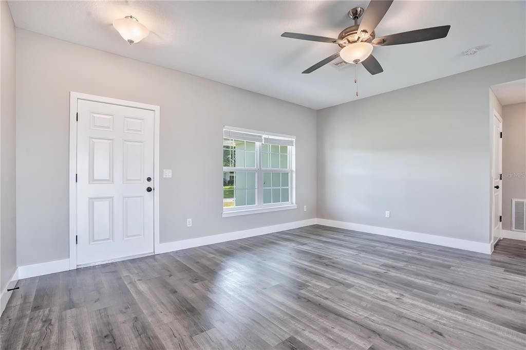 For Sale: $270,000 (3 beds, 2 baths, 1334 Square Feet)