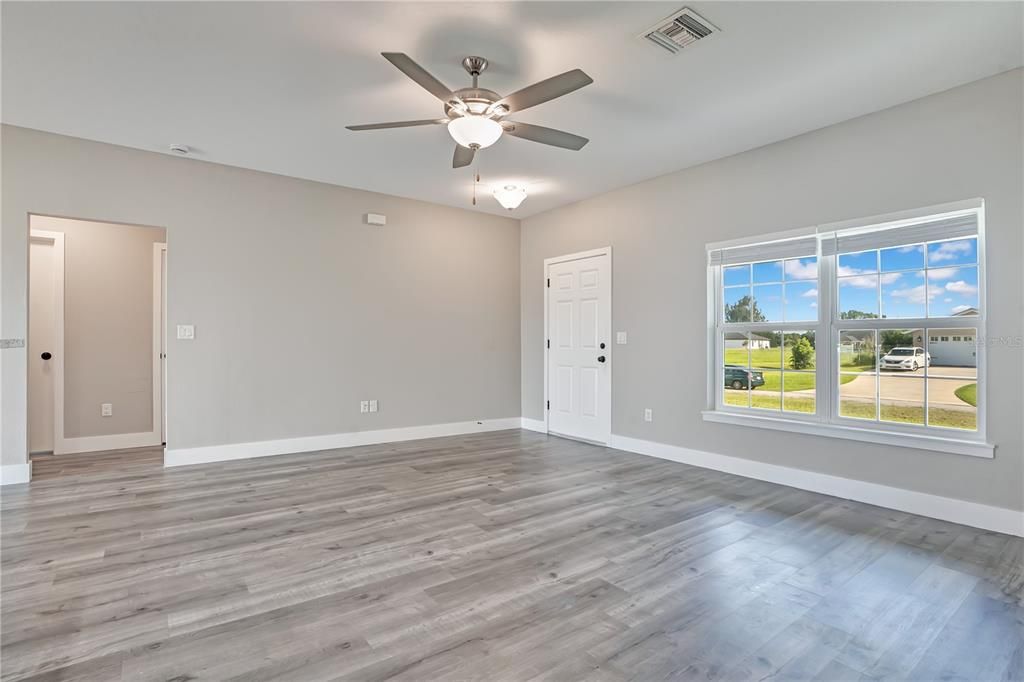 For Sale: $270,000 (3 beds, 2 baths, 1334 Square Feet)