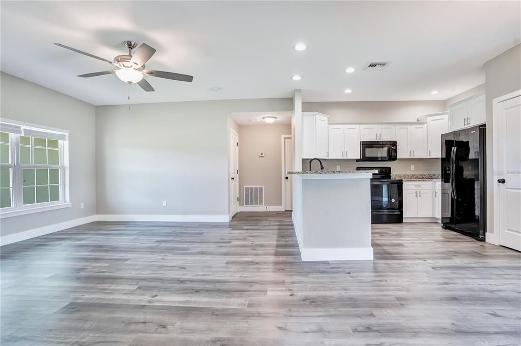 For Sale: $270,000 (3 beds, 2 baths, 1334 Square Feet)