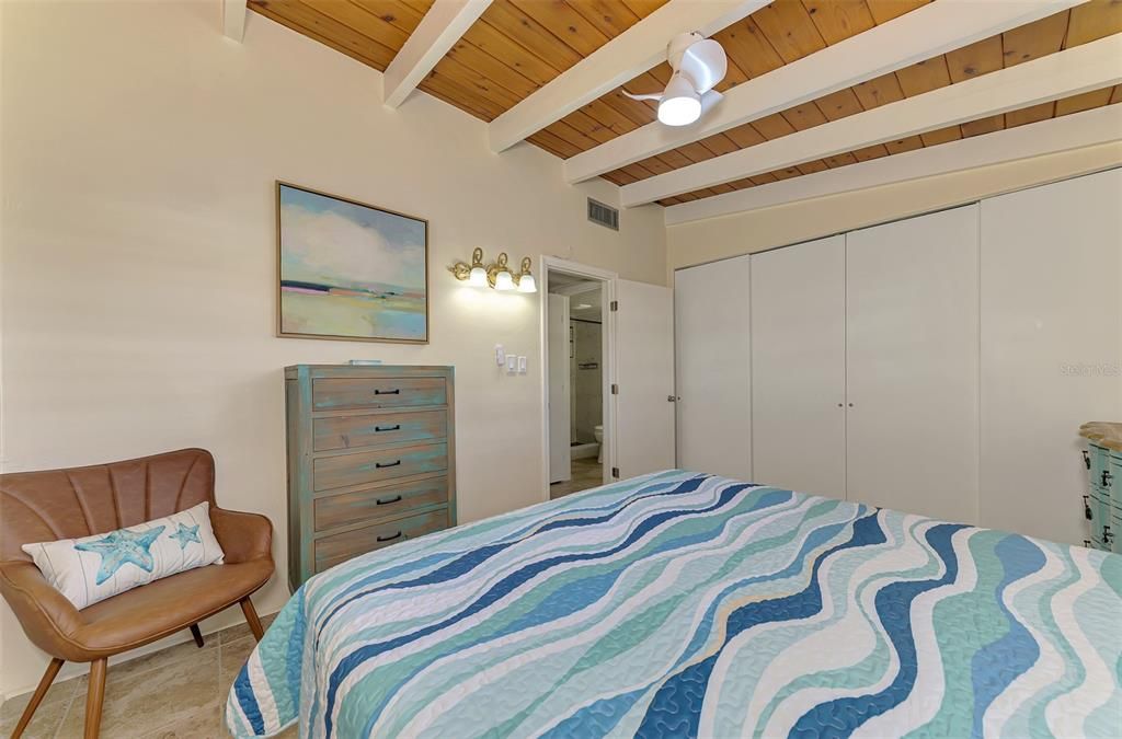 For Sale: $479,000 (1 beds, 1 baths, 708 Square Feet)