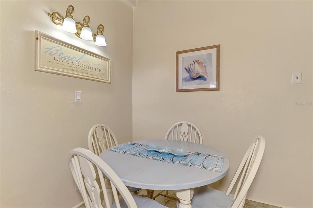 For Sale: $479,000 (1 beds, 1 baths, 708 Square Feet)