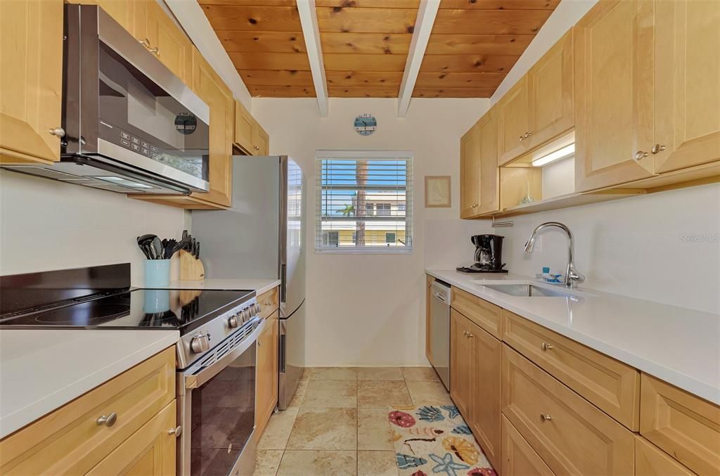 For Sale: $479,000 (1 beds, 1 baths, 708 Square Feet)