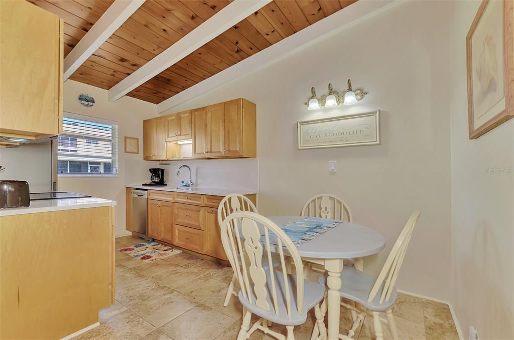 For Sale: $479,000 (1 beds, 1 baths, 708 Square Feet)